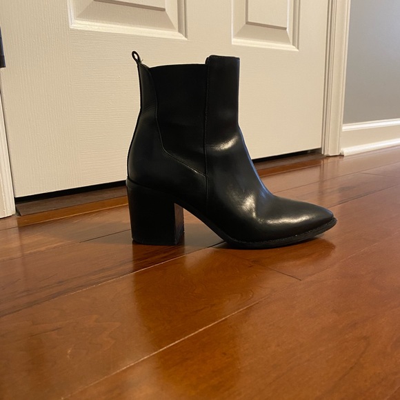 Kenneth Cole booties size 5 black leather - Picture 1 of 9